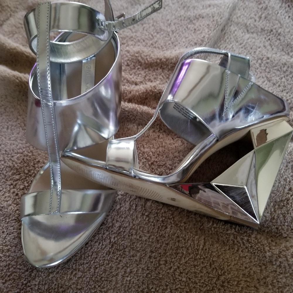 Shoes - Picture 2 of 3